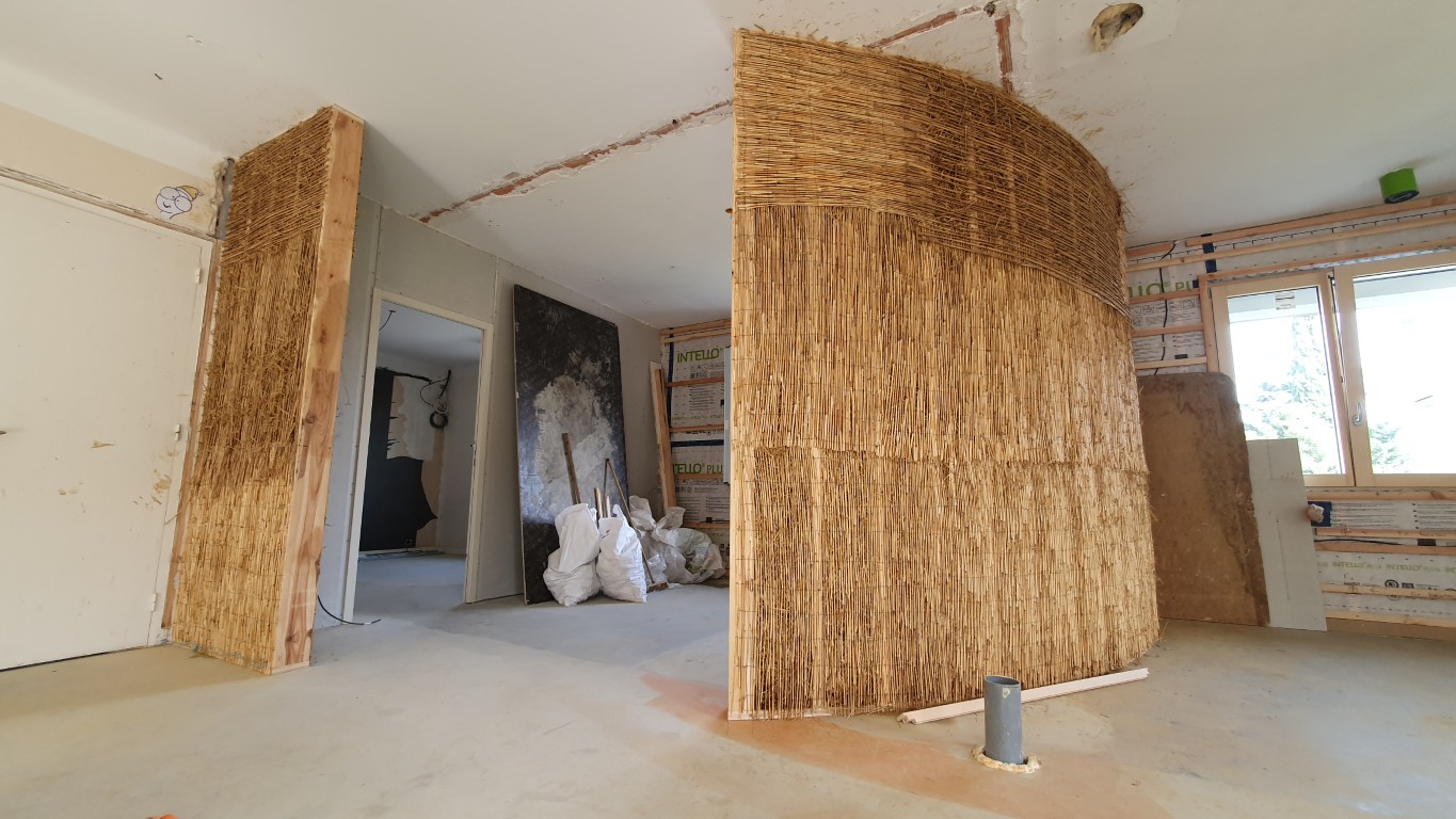 Chantier participatif avec Johnny Massé : Corps d’enduit terre sur canisse, Bron (69500)