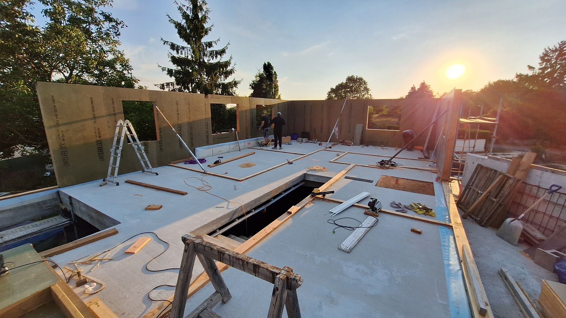 Chantier participatif : murs ossature bois, charpente et isolation par l'extérieur (38)