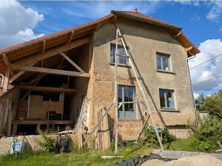 Visite de chantier - Rénovation d’une maison pisé de 1896 remaniée en 1962 dans les terres froides, Isère (38)