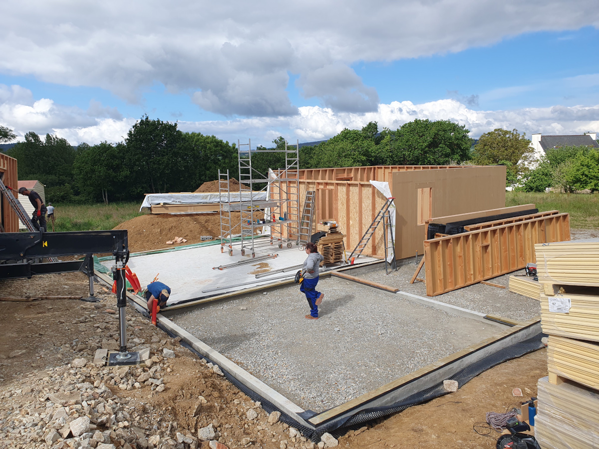 chantier participatif (isolation paille, enduit terre-paille, cloison paille allégée) à Dineault (29)