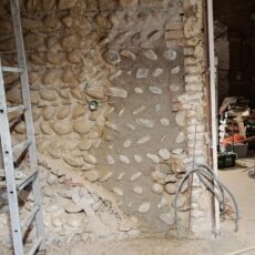 Rejointoiement des murs intérieurs en pierre, réparations de fissures, dalle chaux liège